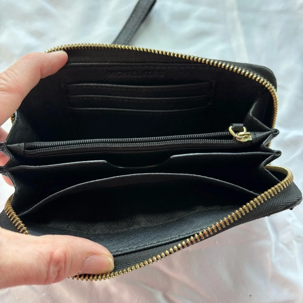 Michael Kors Black Wristlet‎ Wallet - Picture 6 of 9
